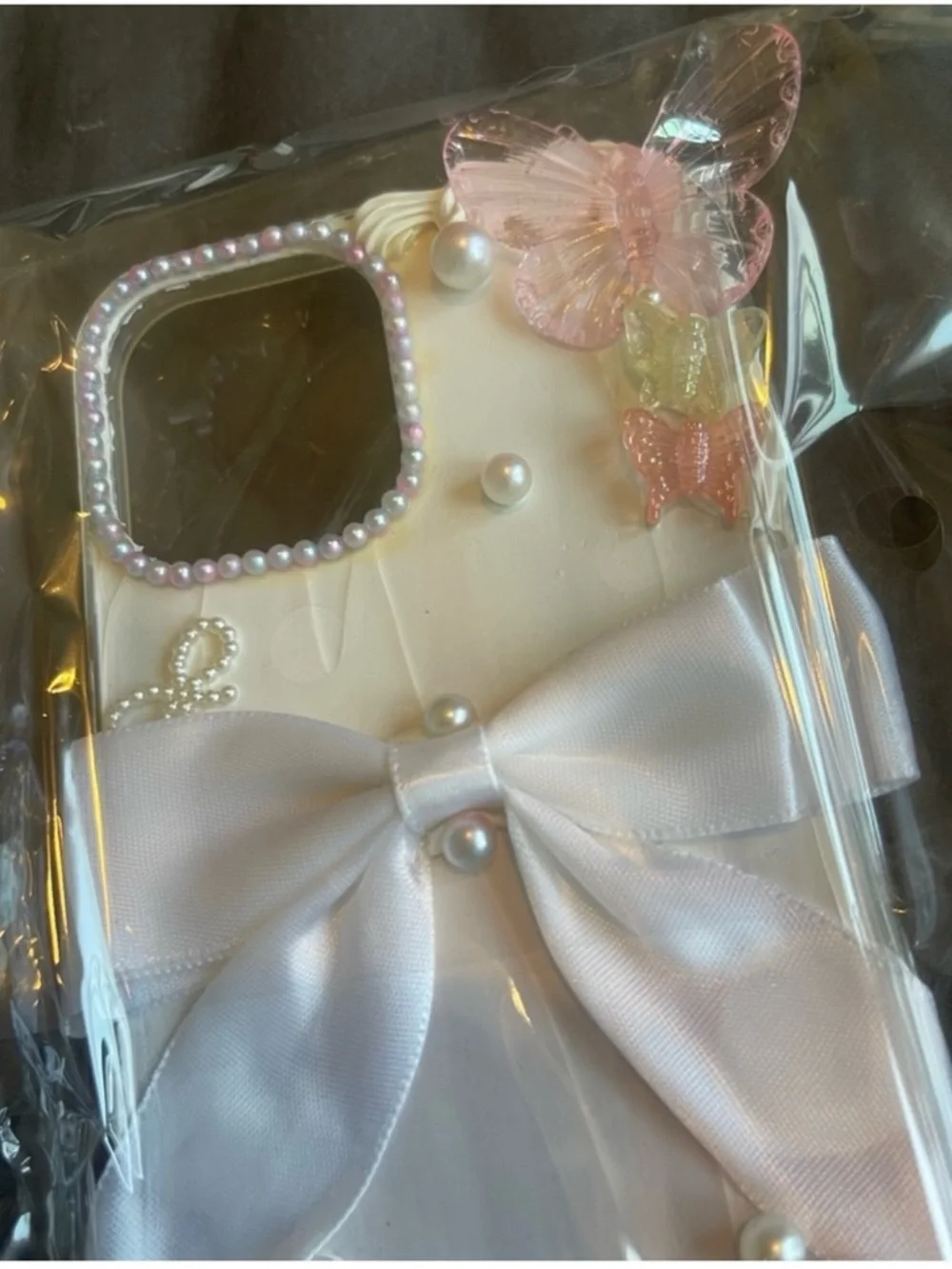 Large White Ribbon Bow Baroque Style Decorative iPhone Case